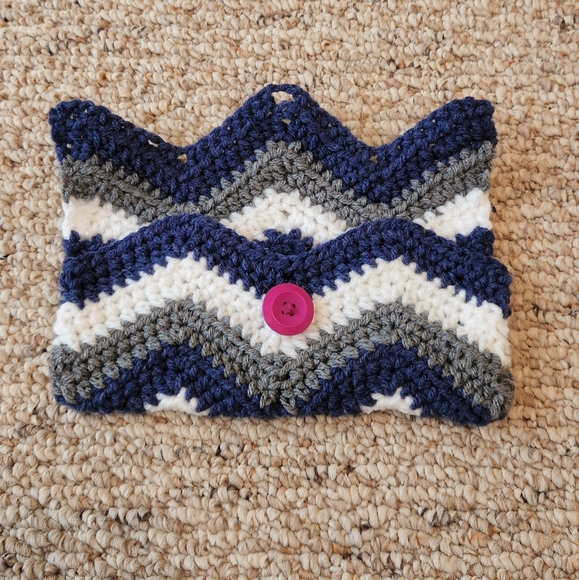 Handmade Crocheted Chevron Clutch - Picture 4 of 5